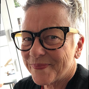 Dr Elizabeth Valentine